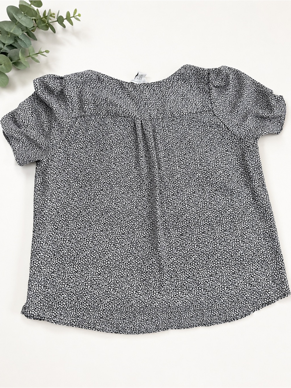 cupcakes & cashmere Black and White Printed V-Neck Blouse - Picture 4 of 7